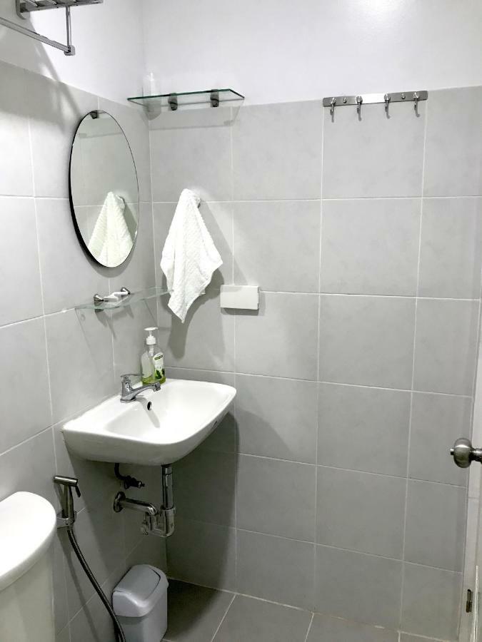 Cozy And Full Service Condo At The Heart Of Bacolod Exterior photo